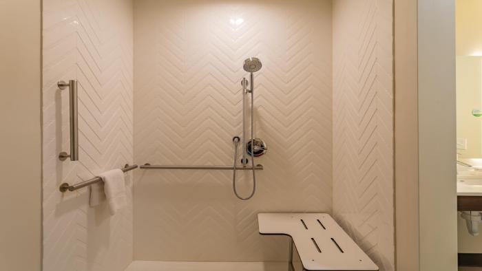 holiday inn and suites atlanta n chamblee dunwoody