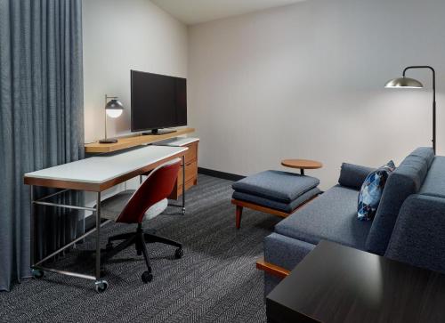 holiday inn and suites atlanta n chamblee dunwoody