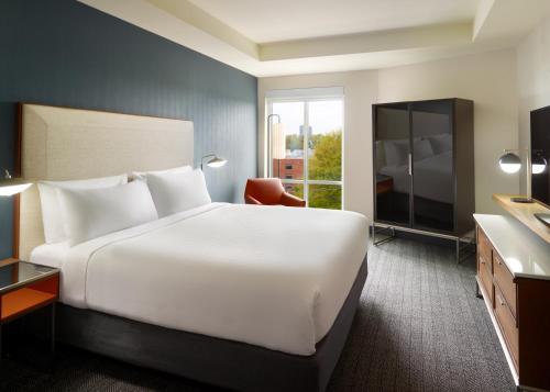 holiday inn and suites atlanta n chamblee dunwoody