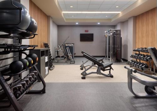 holiday inn and suites atlanta n chamblee dunwoody