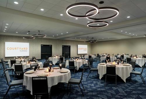 holiday inn and suites atlanta n chamblee dunwoody