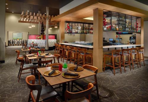 holiday inn and suites atlanta n chamblee dunwoody
