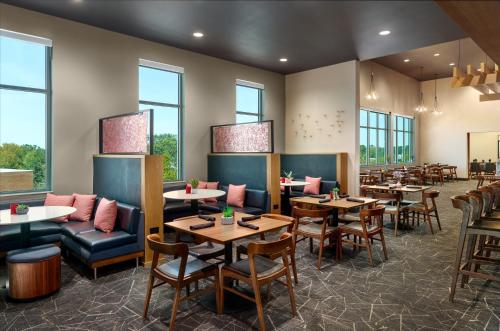 holiday inn and suites atlanta n chamblee dunwoody