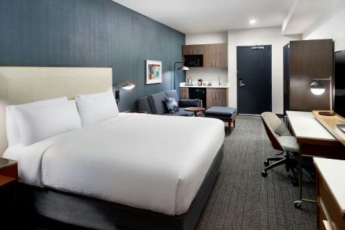 holiday inn and suites atlanta n chamblee dunwoody