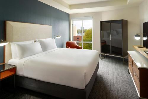 holiday inn and suites atlanta n chamblee dunwoody