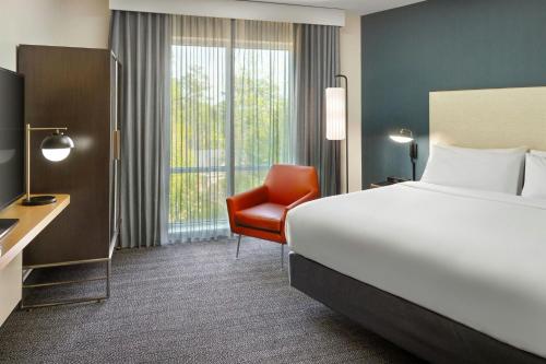 holiday inn and suites atlanta n chamblee dunwoody
