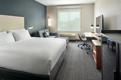 holiday inn and suites atlanta n chamblee dunwoody