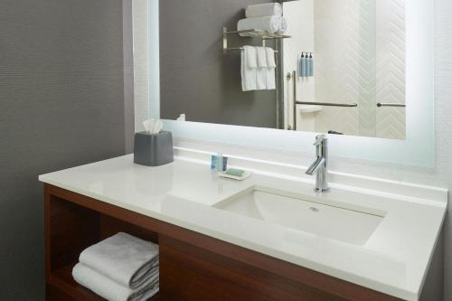 holiday inn and suites atlanta n chamblee dunwoody