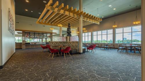 holiday inn and suites atlanta n chamblee dunwoody