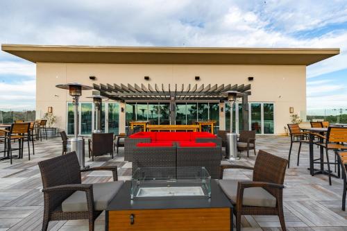 holiday inn and suites atlanta n chamblee dunwoody