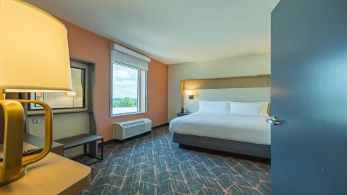 holiday inn and suites atlanta n chamblee dunwoody
