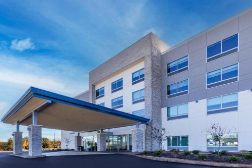 holiday inn express and suites senatobia i 55