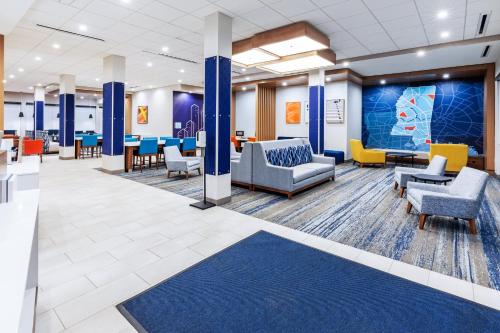 holiday inn express and suites senatobia i 55