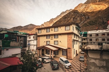 New Hotel Snow Crest,,3.5 star