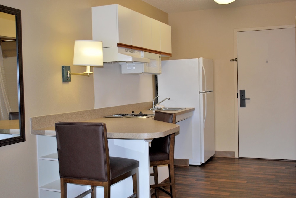 extended stay america suites memphis airport