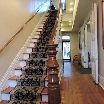 new orleans courtyard hotel and suites by the french quarter