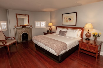 new orleans courtyard hotel and suites by the french quarter