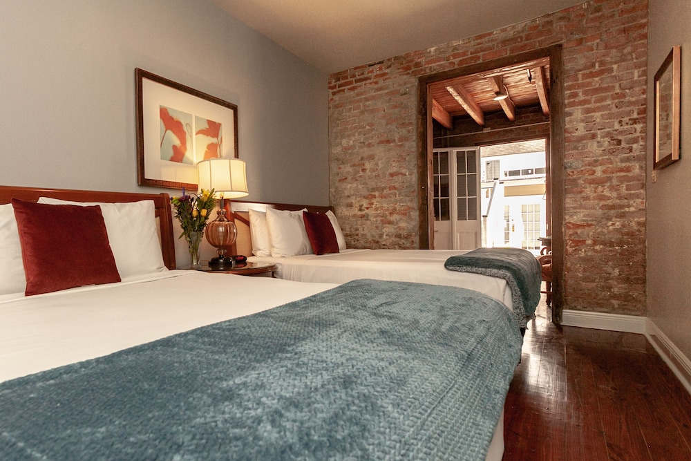 new orleans courtyard hotel and suites by the french quarter