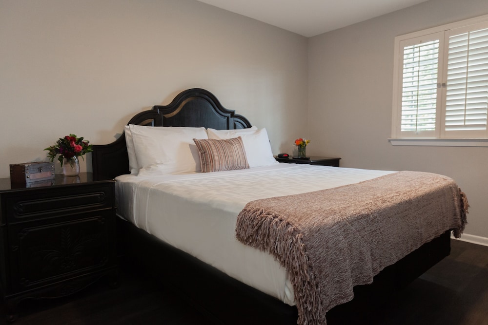 new orleans courtyard hotel and suites by the french quarter