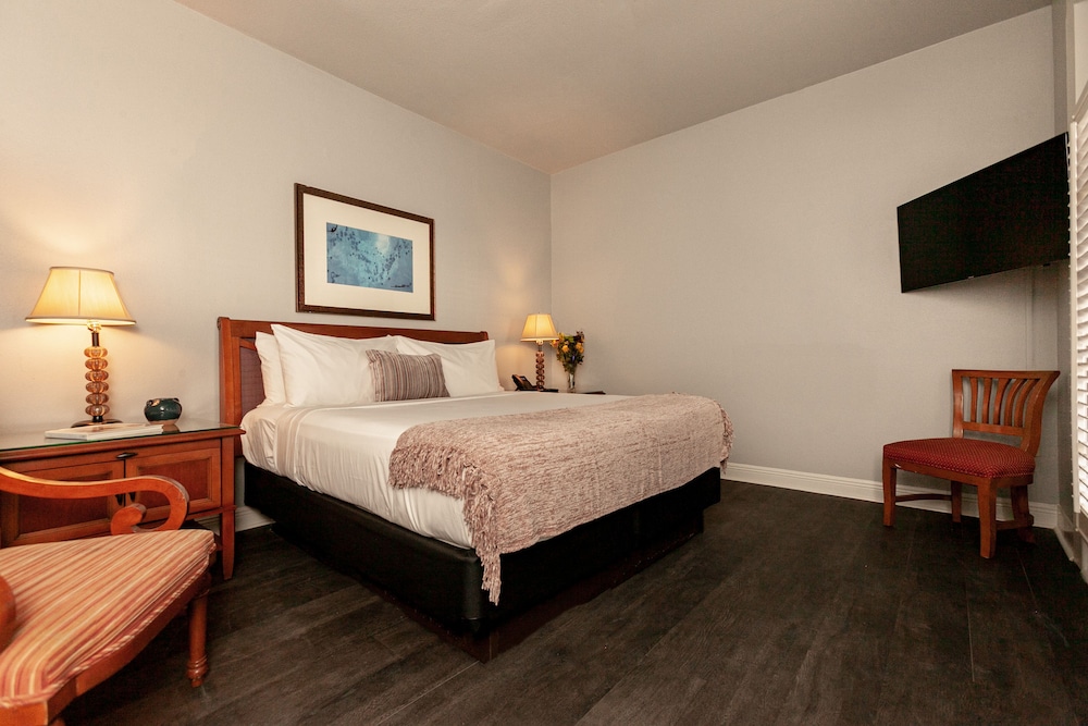 new orleans courtyard hotel and suites by the french quarter
