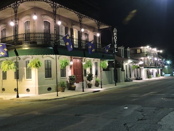 new orleans courtyard hotel and suites by the french quarter