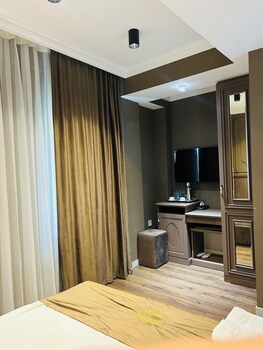 parliament hotel and restaurant