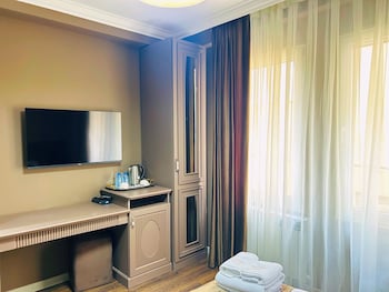 parliament hotel and restaurant