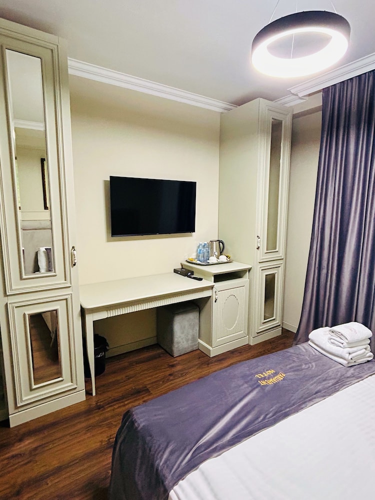 parliament hotel and restaurant