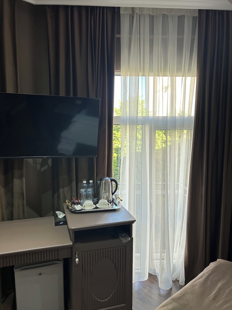 parliament hotel and restaurant