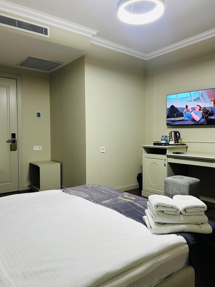 parliament hotel and restaurant