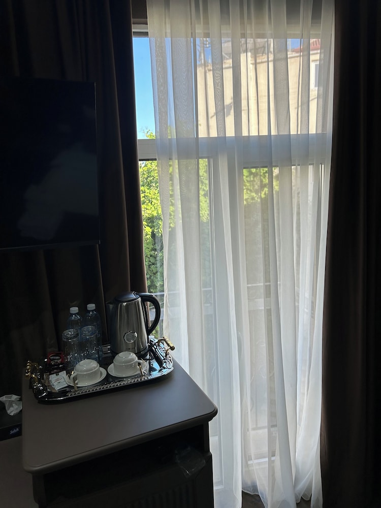 parliament hotel and restaurant