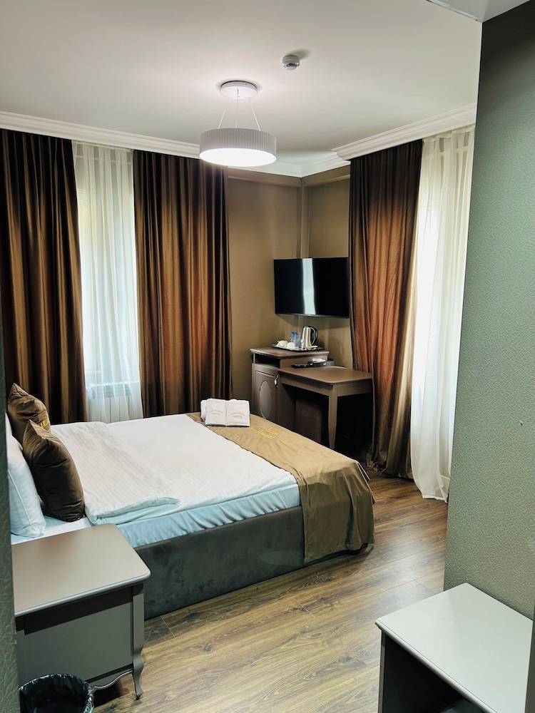 parliament hotel and restaurant