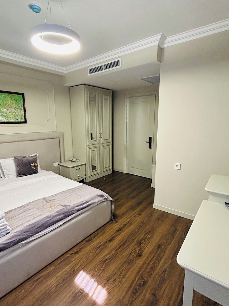 parliament hotel and restaurant