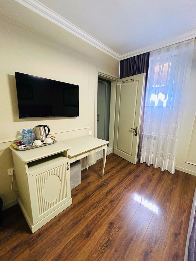 parliament hotel and restaurant