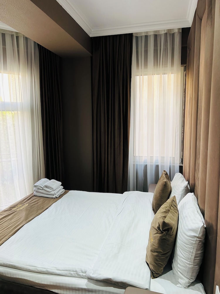 parliament hotel and restaurant