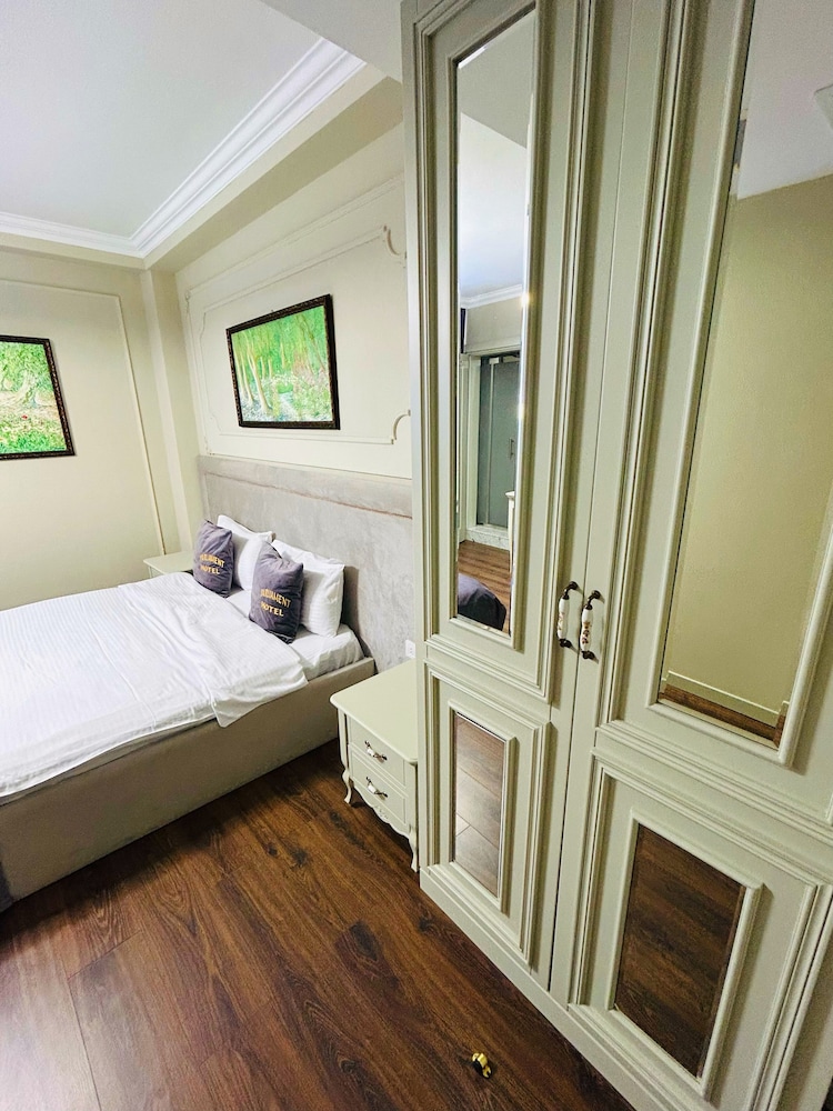 parliament hotel and restaurant