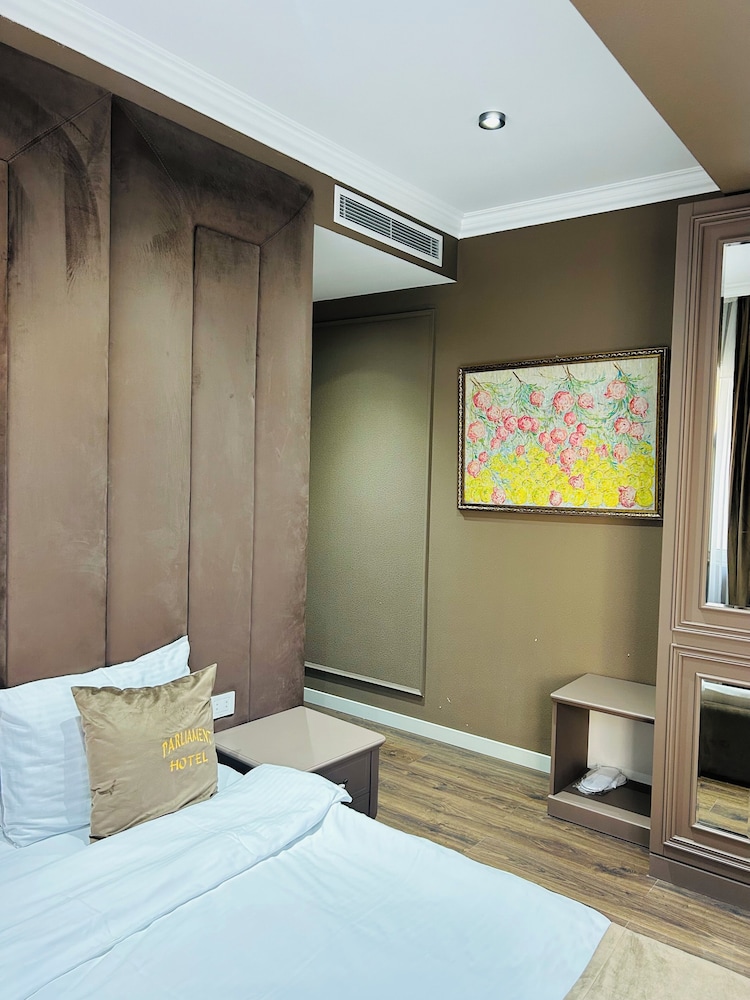 parliament hotel and restaurant