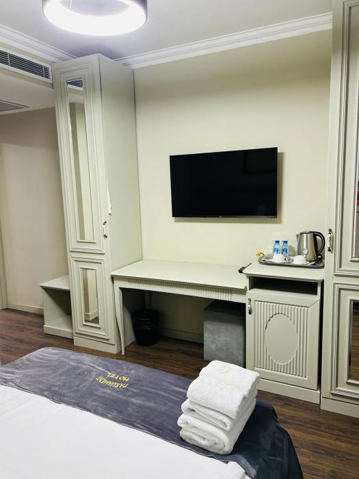 parliament hotel and restaurant