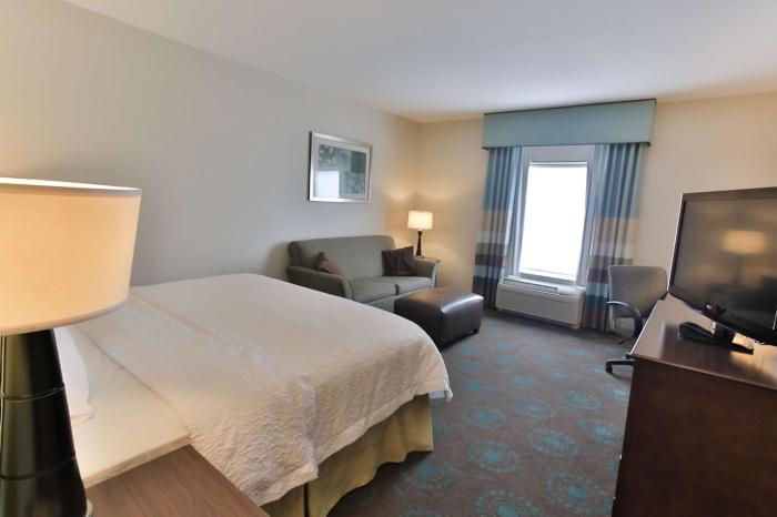 hampton inn and suites middlebury