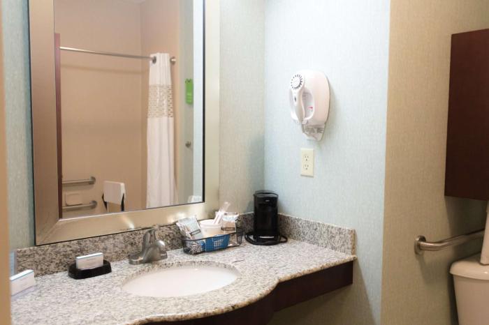 hampton inn and suites middlebury