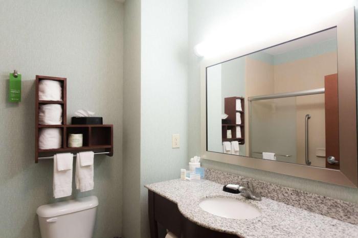 hampton inn and suites middlebury