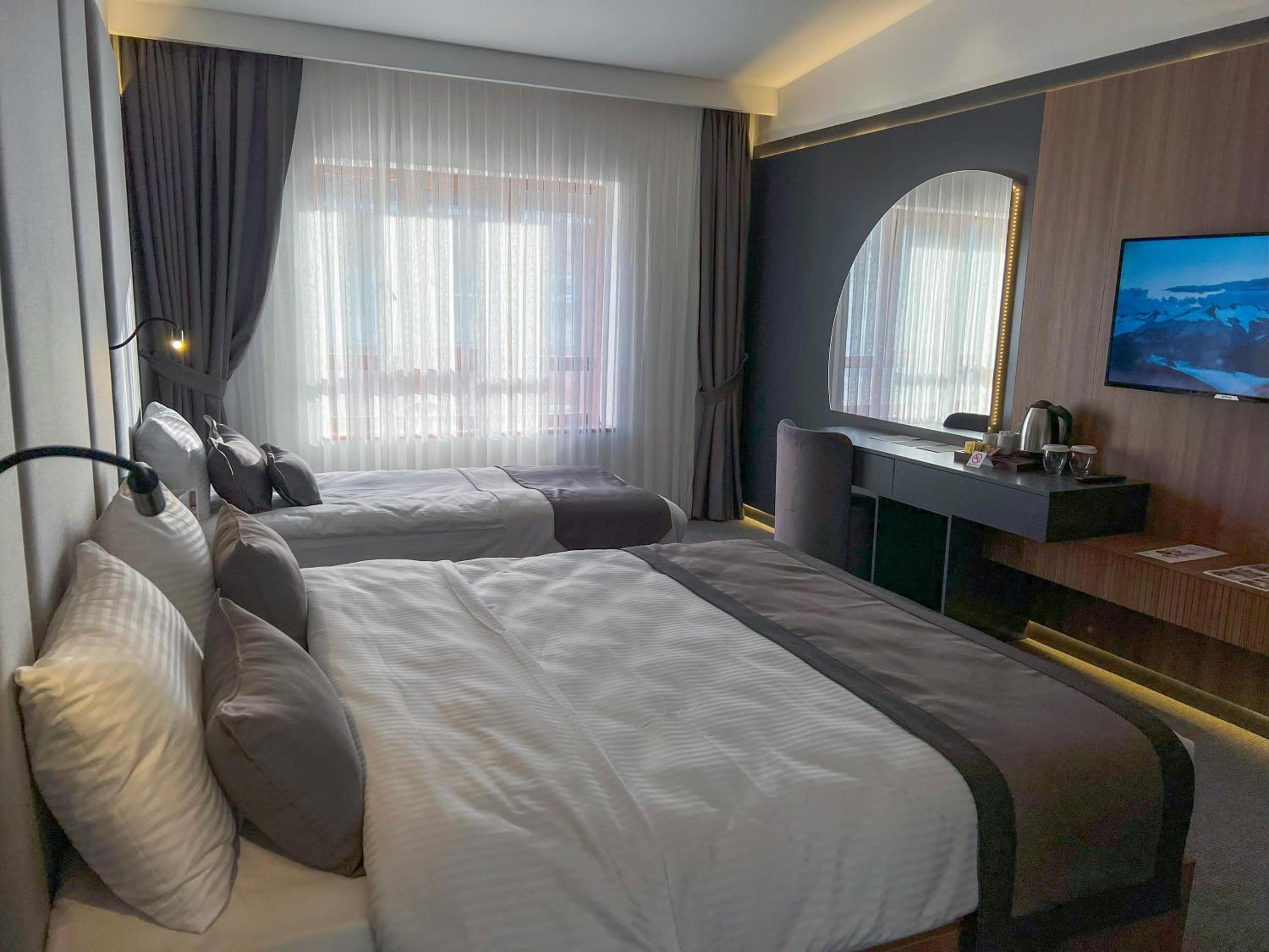 sera lake center hotel