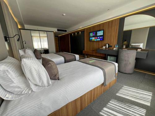 sera lake center hotel