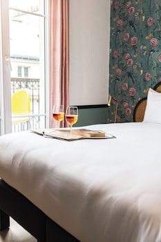 vintage paris gare du nord by hiphophostels