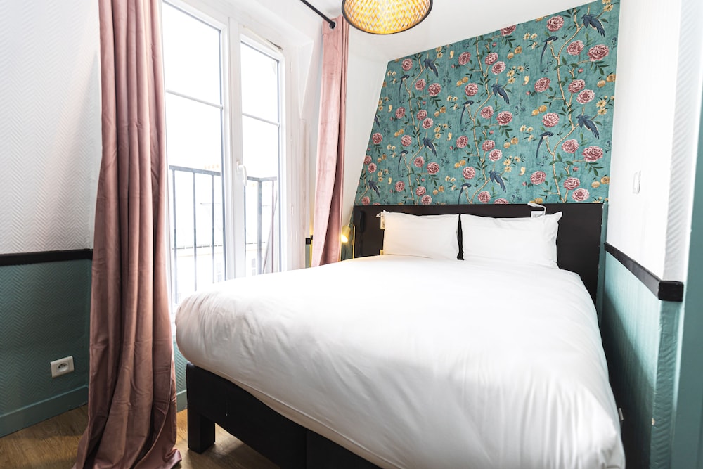 vintage paris gare du nord by hiphophostels