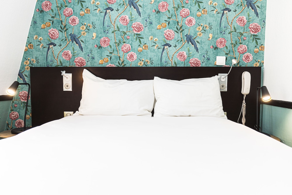 vintage paris gare du nord by hiphophostels