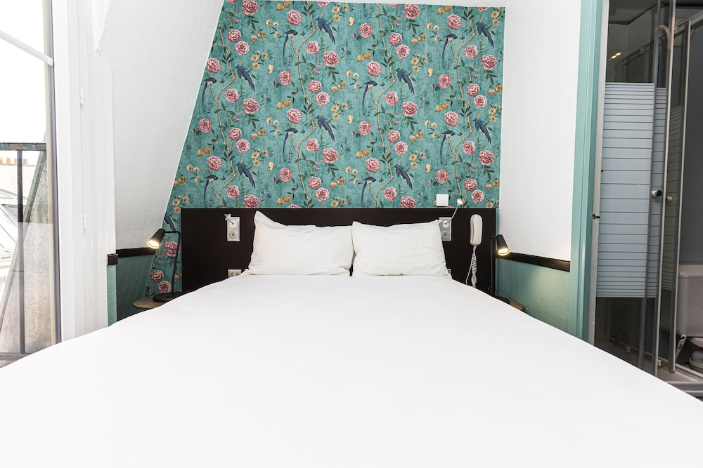 vintage paris gare du nord by hiphophostels