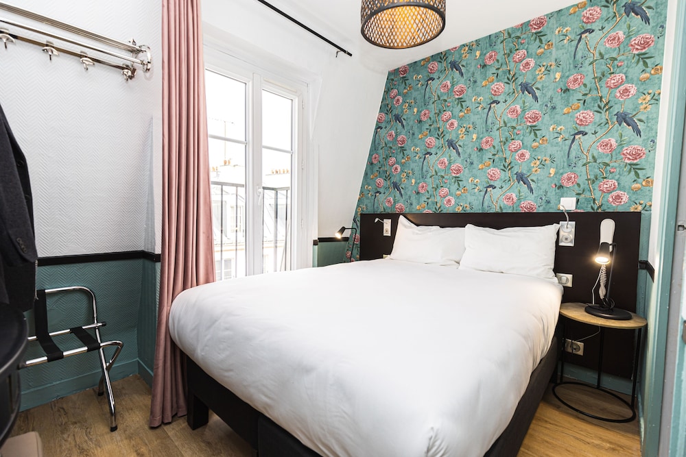 vintage paris gare du nord by hiphophostels