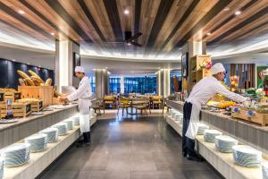 holiday inn resort phuket karon beach by ihg