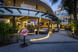 holiday inn resort phuket karon beach by ihg